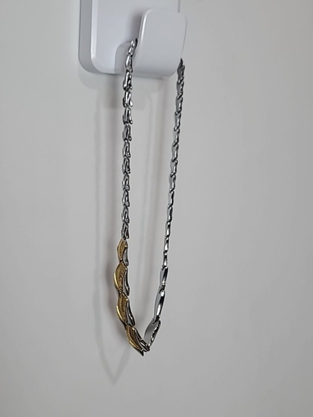 Vintage Two-Tone Stainless Steel 16" Leaf Link Collar Choker Necklace - Excellen - Picture 13 of 16